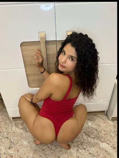 My latina booty is in high need of the face of an older guy..