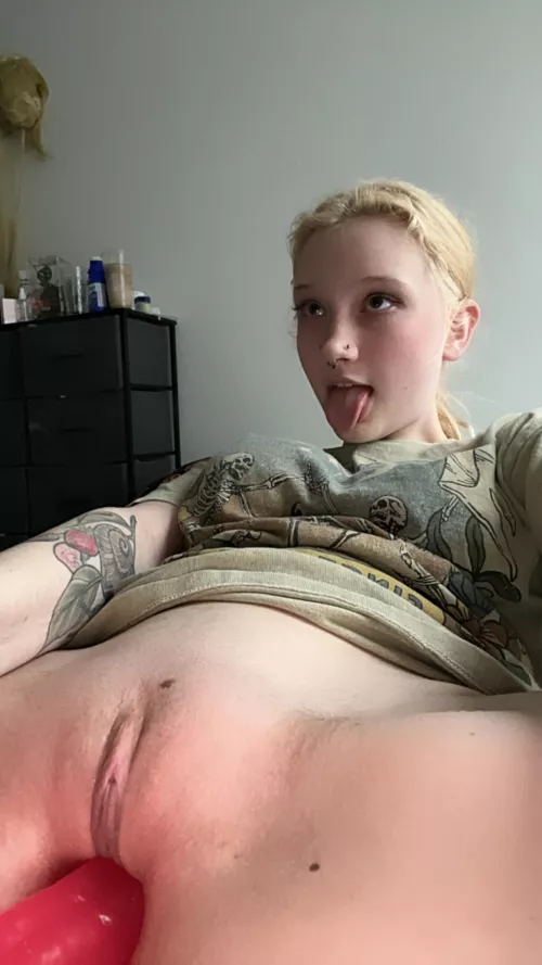 Never underestimate a horny mommy who has an extra 5 minutes on her hands…I can finger myself in 3…lol