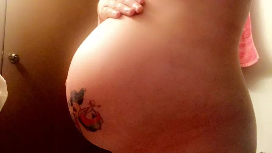 Pregnant huge & hornyyyy