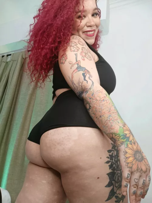 ready to see that ass shaking? 