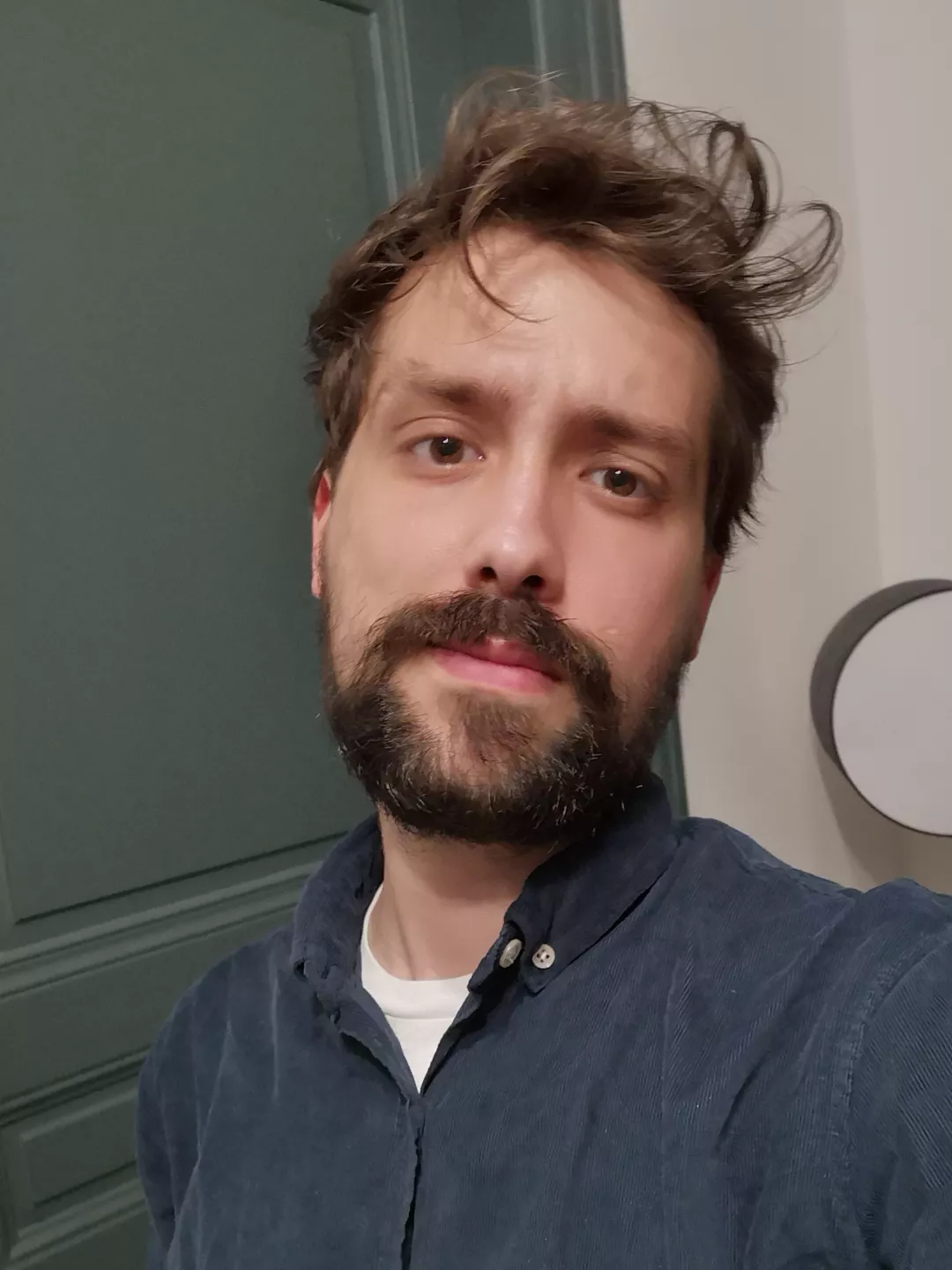 Sporting a velvet shirt lowkey makes me feel like I'm a character of a Regency-era novel 🧐