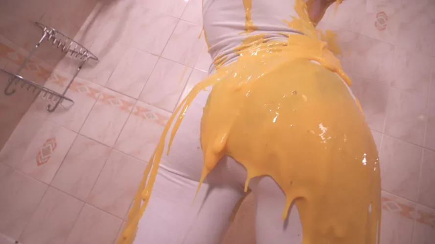 Who likes seeing me getting all messy?!💦💛