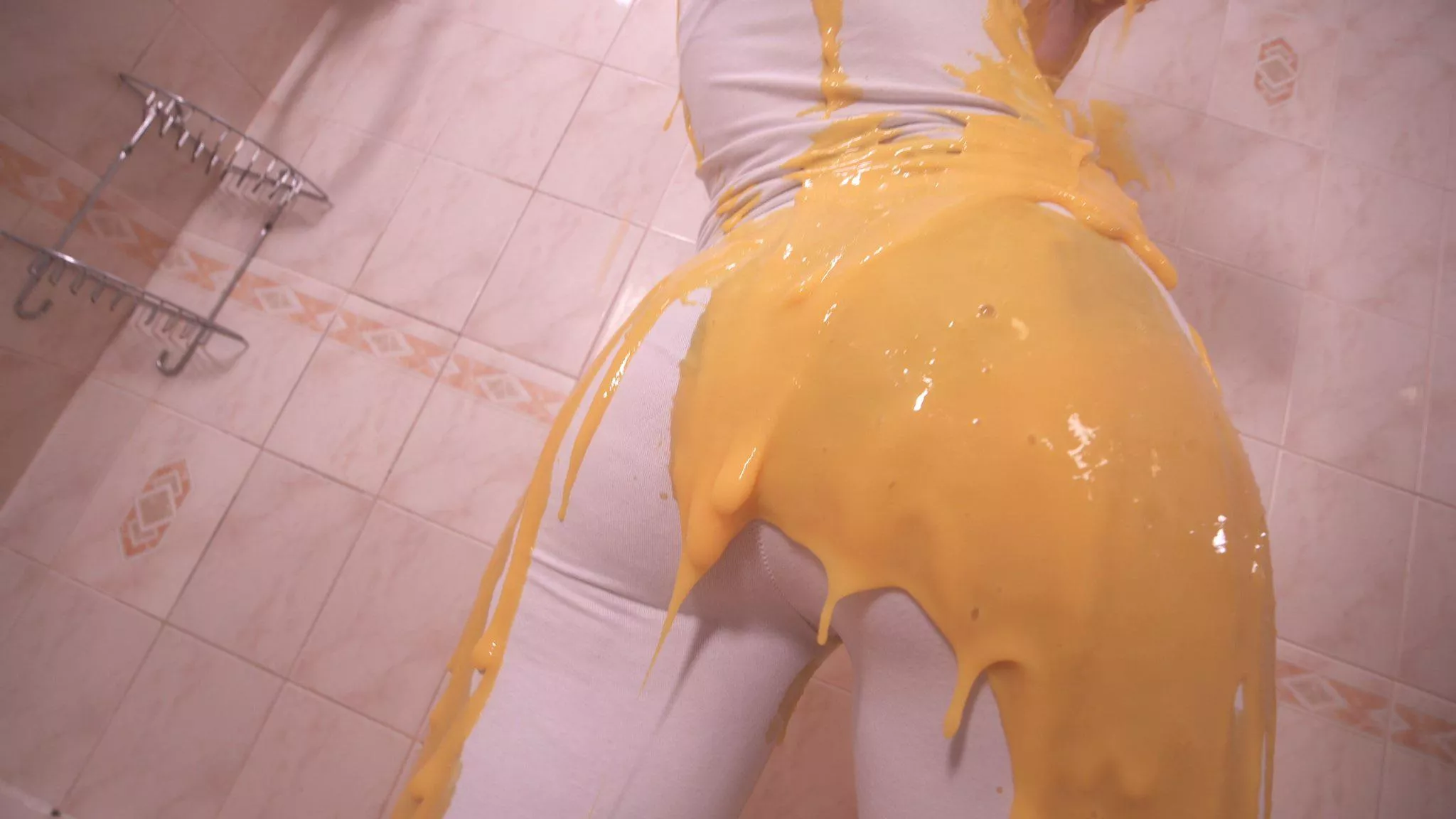 Who likes seeing me getting all messy?!💦💛