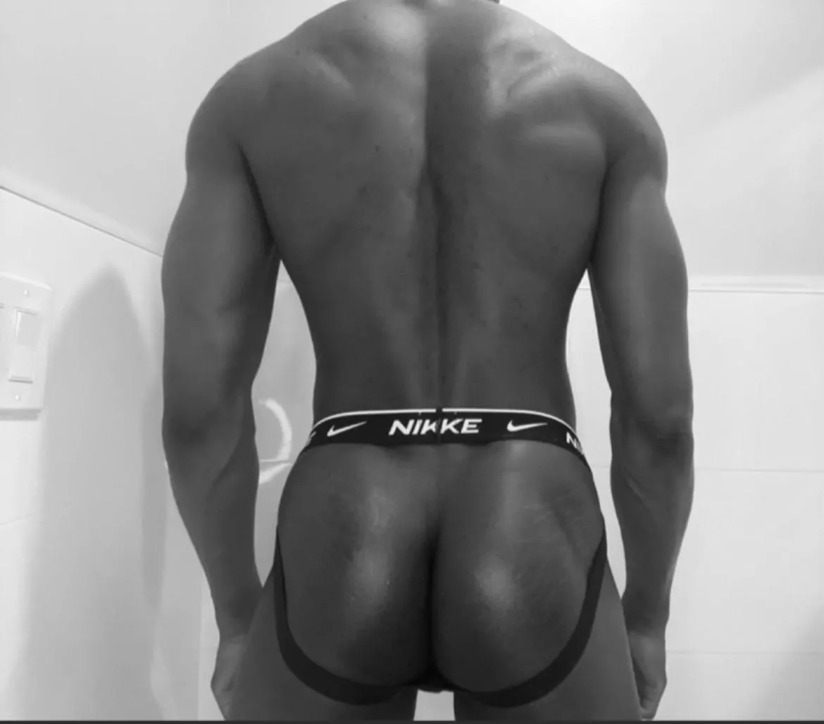 (28), NYC! Are we feelin’ the Nike jockstraps? 😈