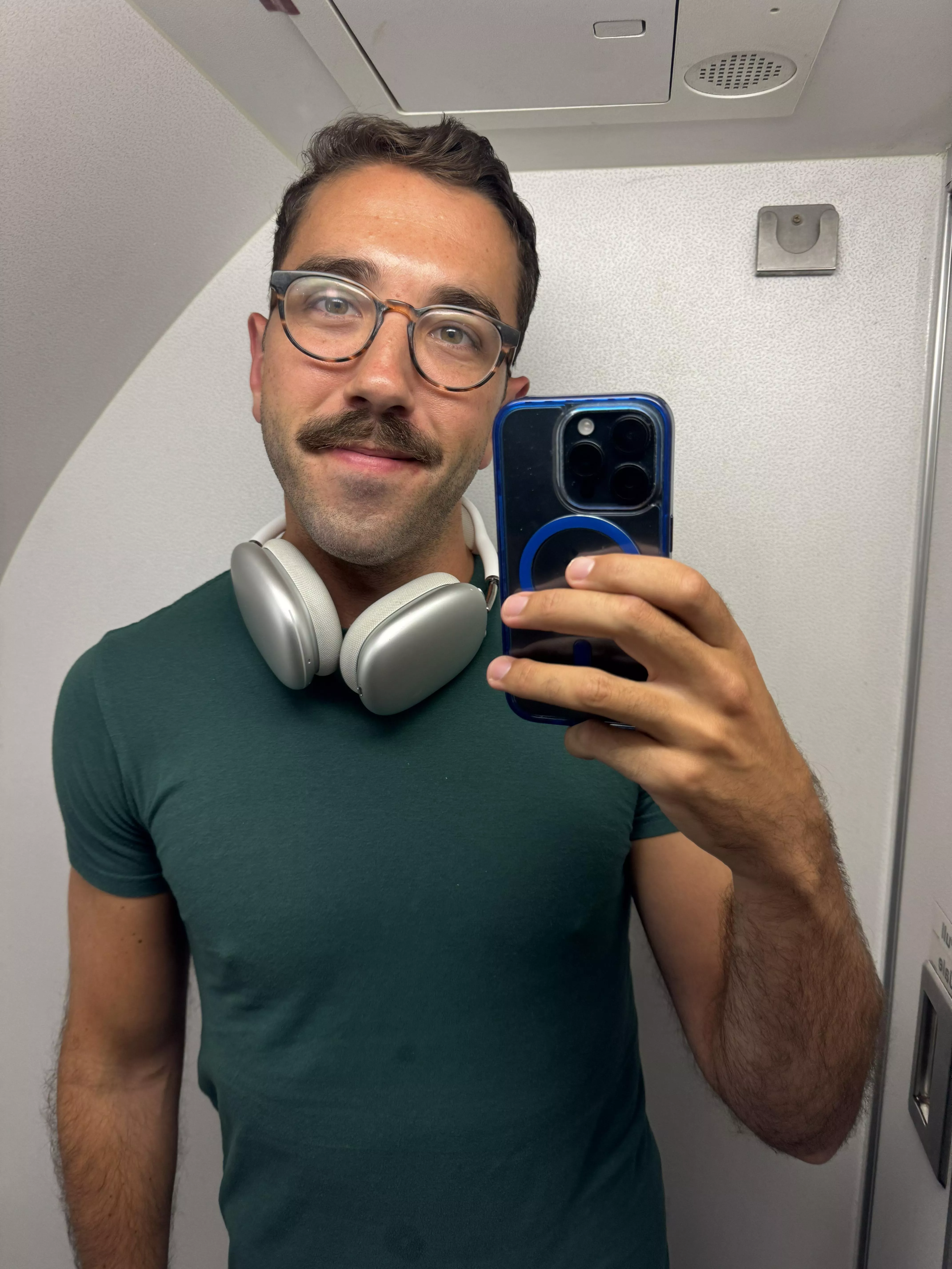 Airplanes weirdly have good lighting 