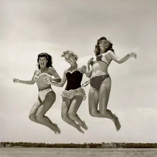 Bettie Page, Carol Jean Lauritzen and Kathy Stanley having fun in Key Biscayne (1954) photo by Bunny Yeager