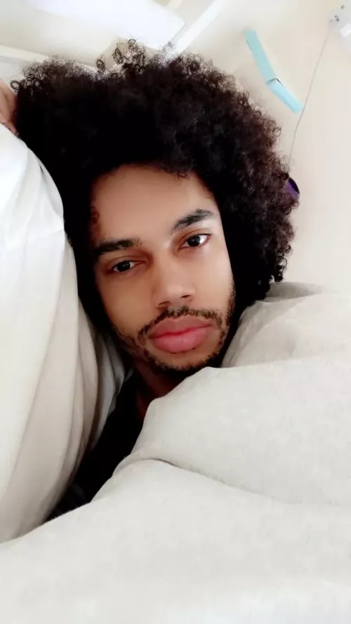 Cosy in bed! How has everyone's weekend been?