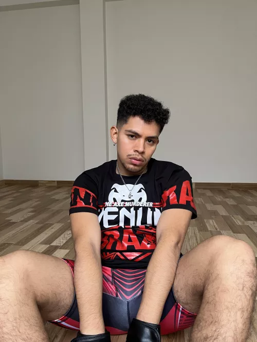 Hey, don’t mind me, just flexin' these guns 💪🔥. Just showin' off my forearms, like a boss