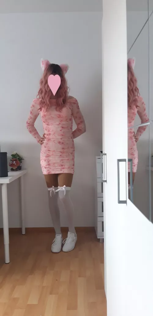 Honestly, cat ears make every outfit purr-fect 😸✨🐾