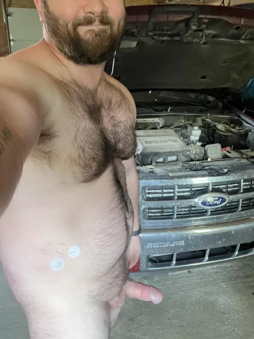 Just working in the garage 😉 DMs welcome ladies!