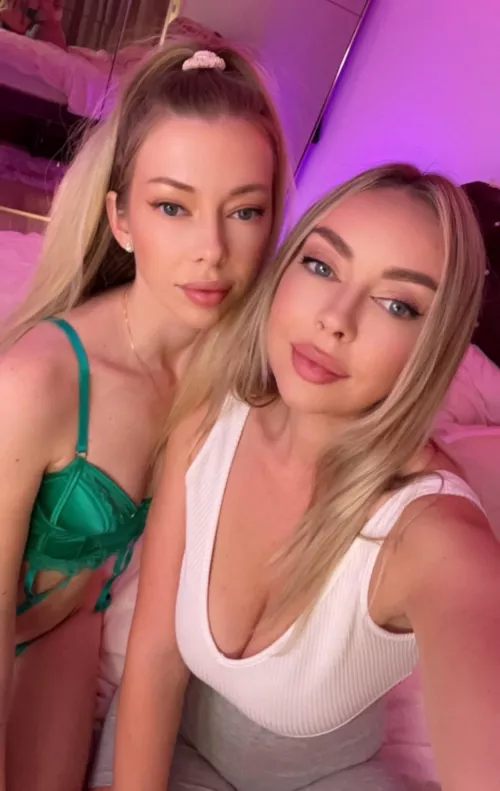 Me and my hot friend are online and want you to get us naked!! (sexxylorry)
