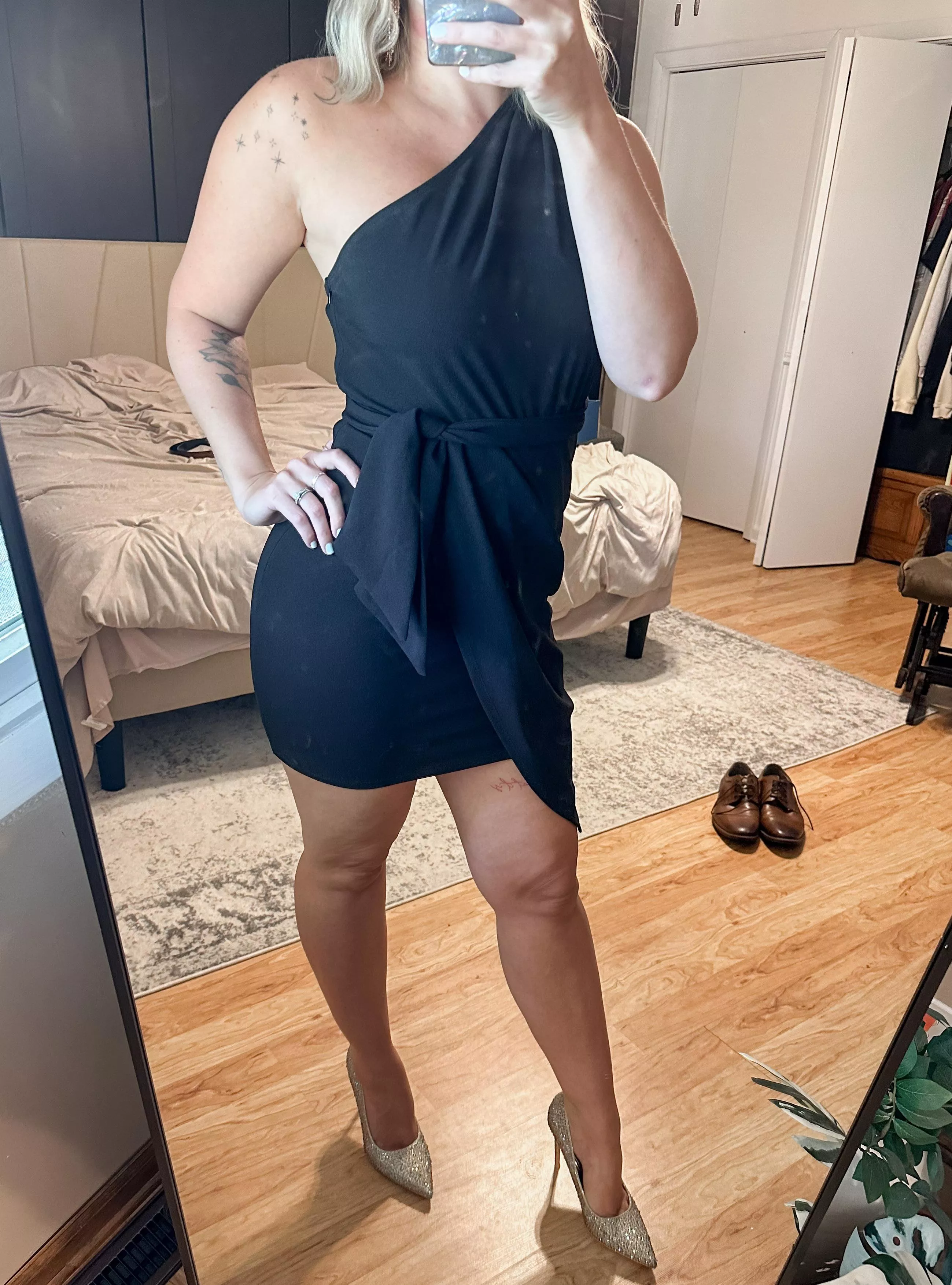 My date night outfit. Bet you wouldn’t be able to wait to get me out of it! (F)