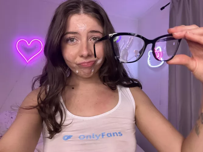 What do you call a girl that receives facials from strangers 