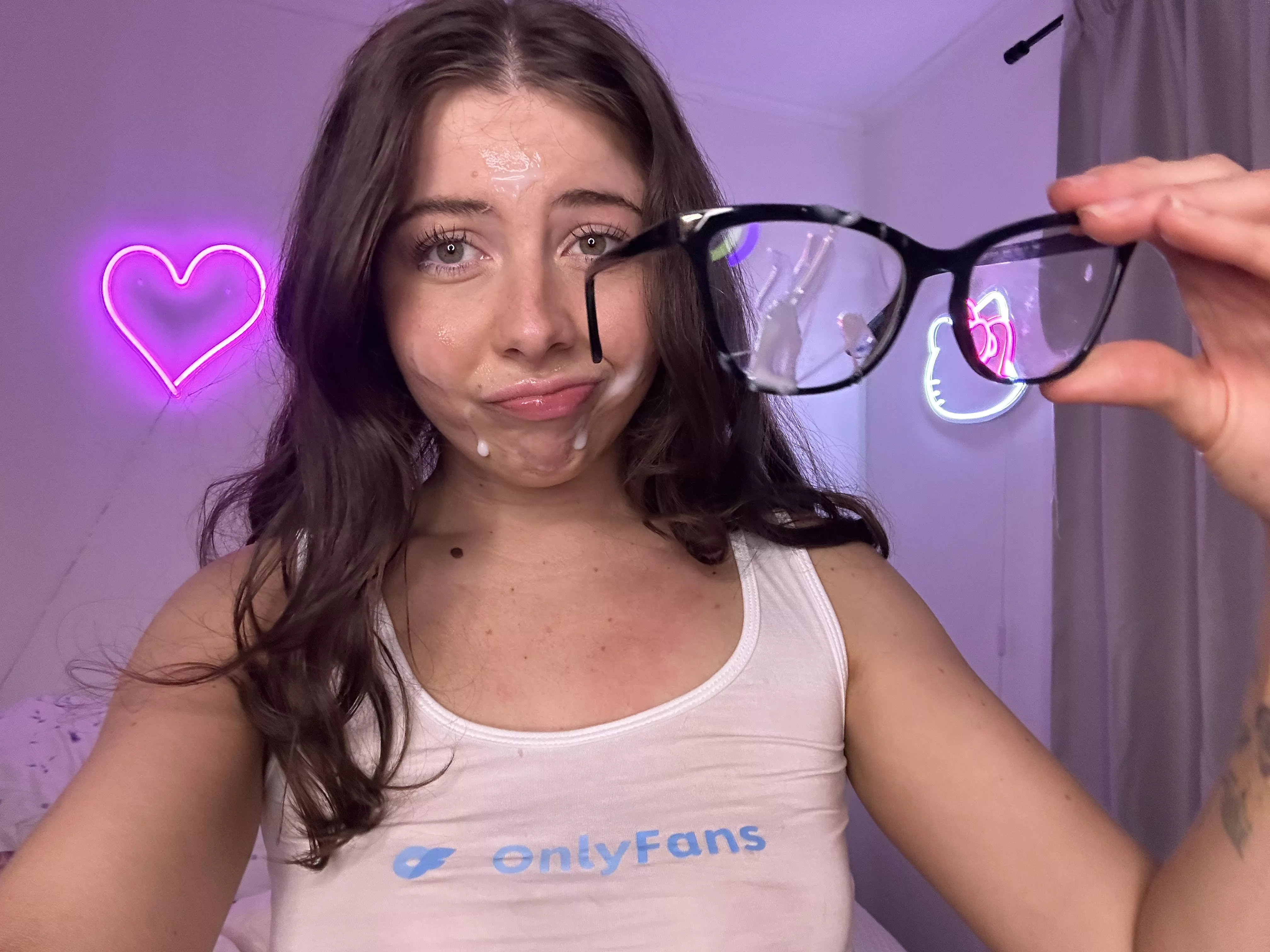 What do you call a girl that receives facials from strangers 