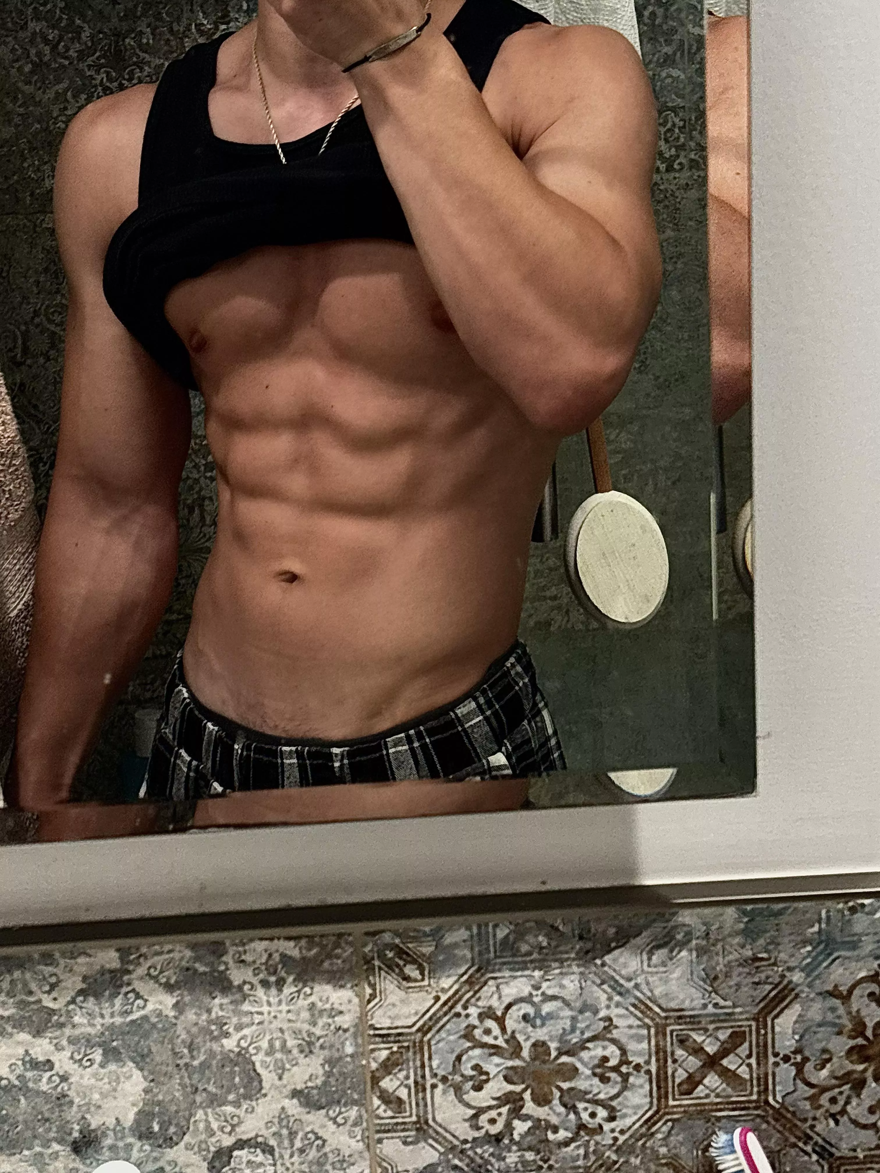 [18] Anyone like younger guys?