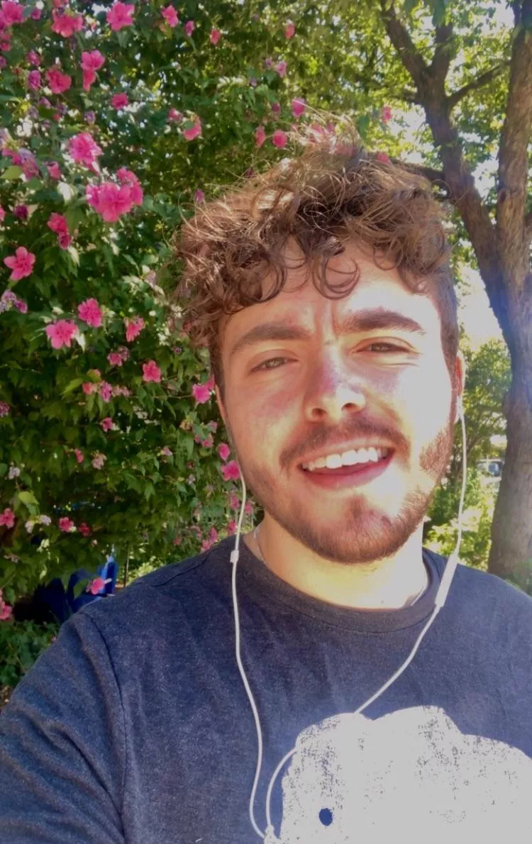 A very very cute man winked at me during my 4 mile walk and I thought I was gonna pass away hunnies 🤯