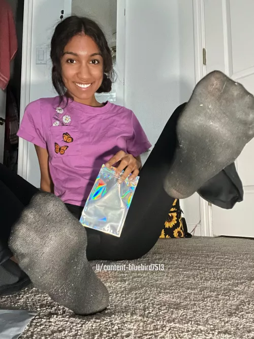 A week long of wear.. just imagine the smell 🤭👣