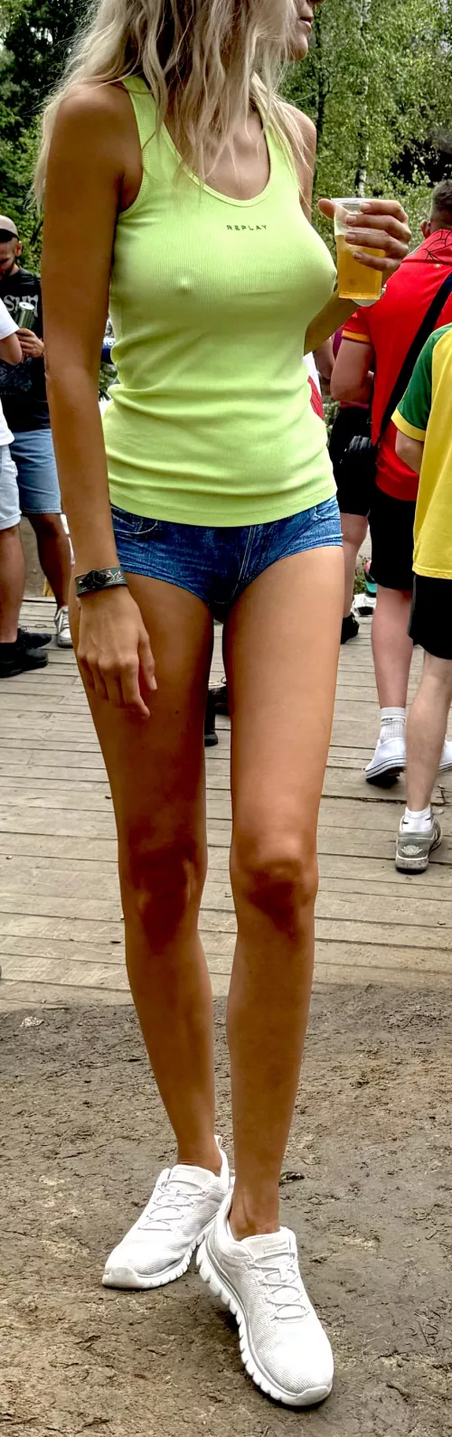 Casual tank top outfit 