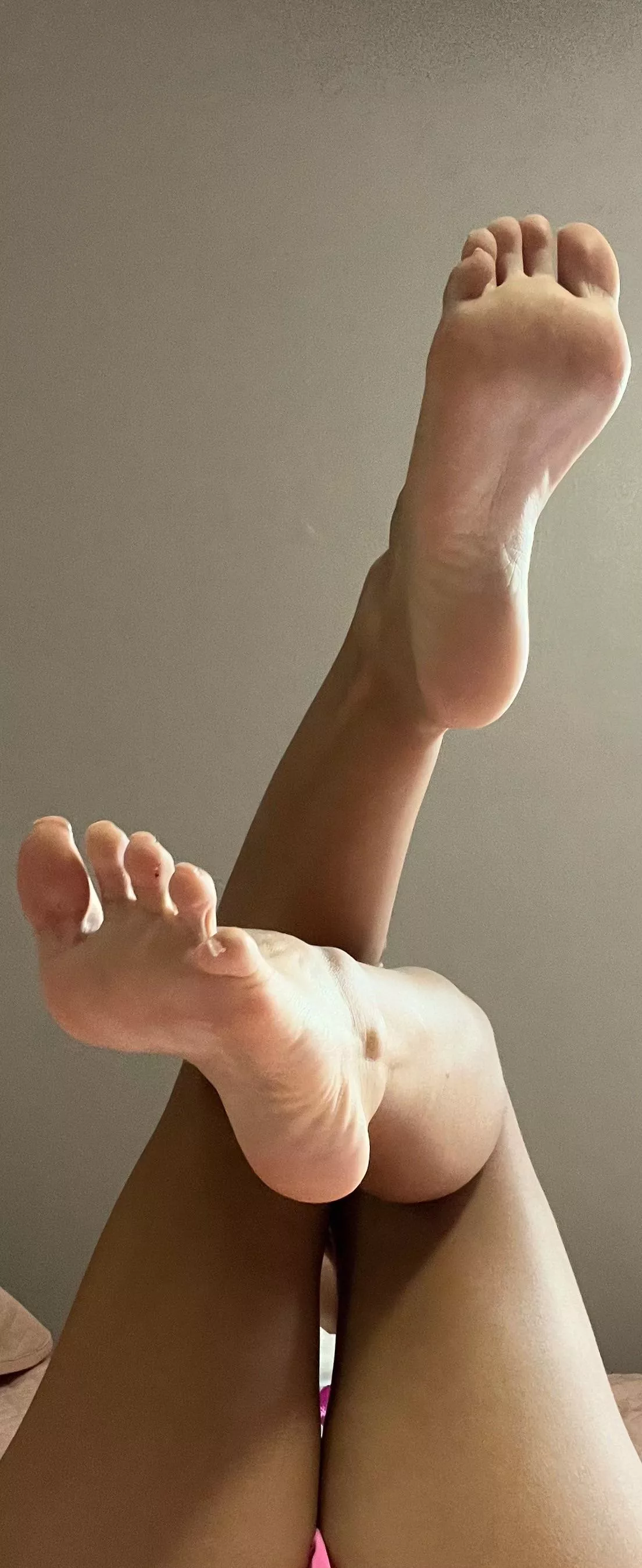 Do we like my feet ;) 