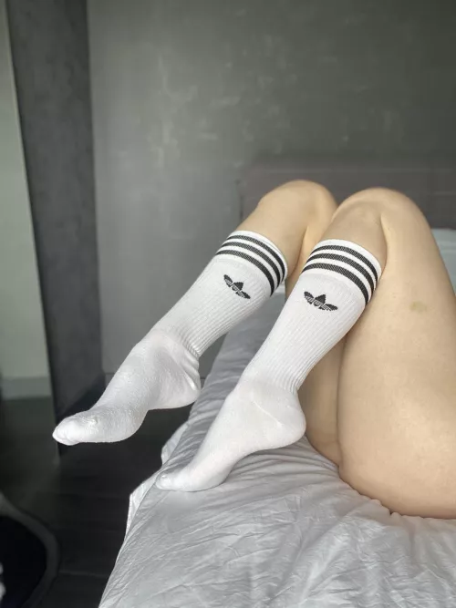 [F] You like white knee socks?
