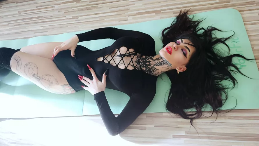 I can’t hold it anymore… could you help me?