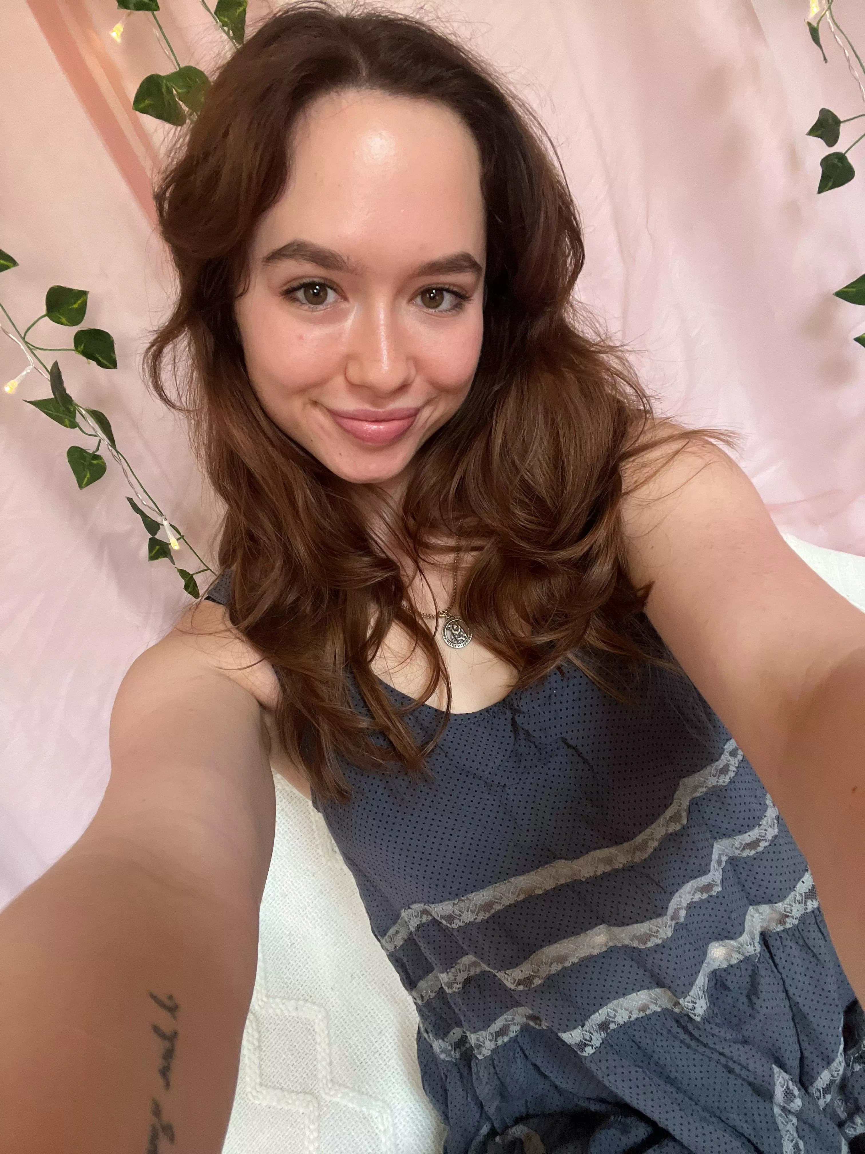 I’m live now! Come play :) Lovense connected 💕 @ honeyandroses