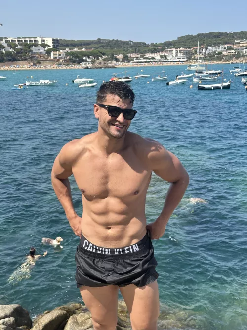 One good V at the beach