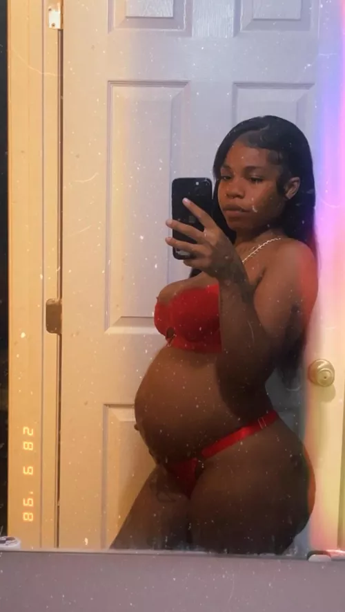 Pretty and pregnant cum and spoil me😘