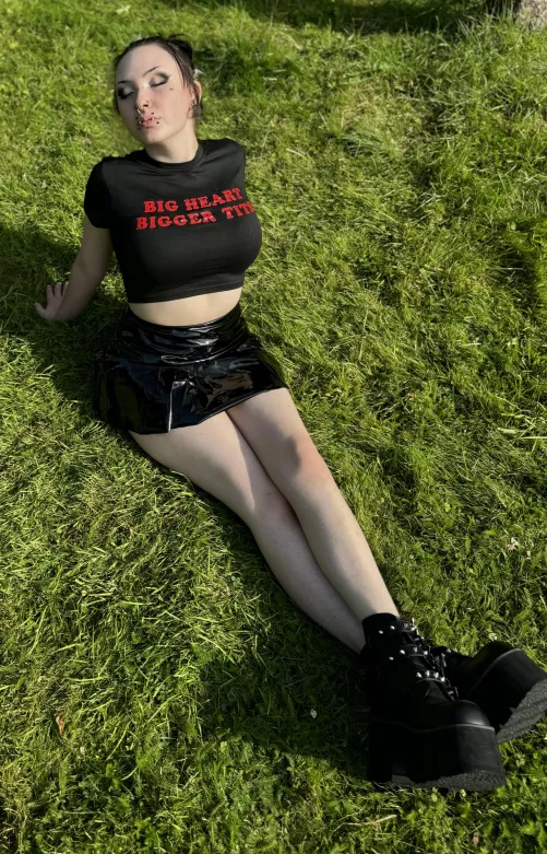 Spiky boots 😋🖤