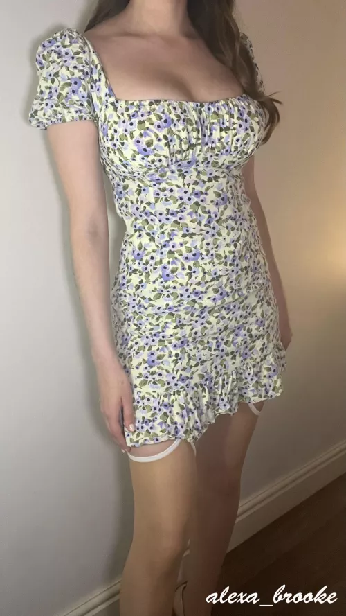 Sundress season is the best season 🤍