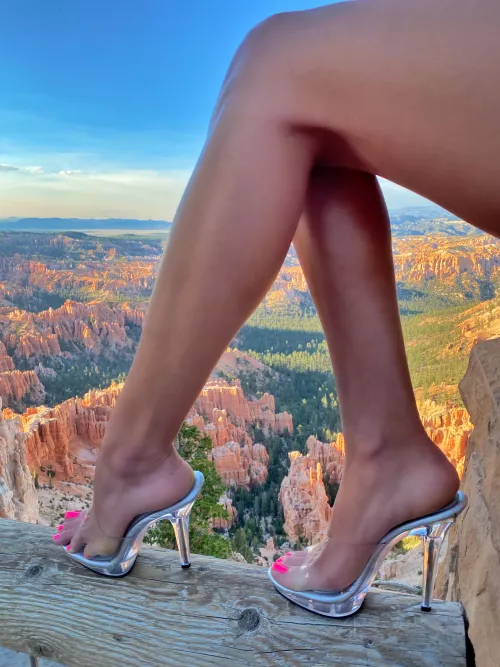 Yes this pic is real, and no I didn’t almost fall, but yes I had to avoid a rattlesnake that came out of nowhere, and yes my tripod goes six feet high haha