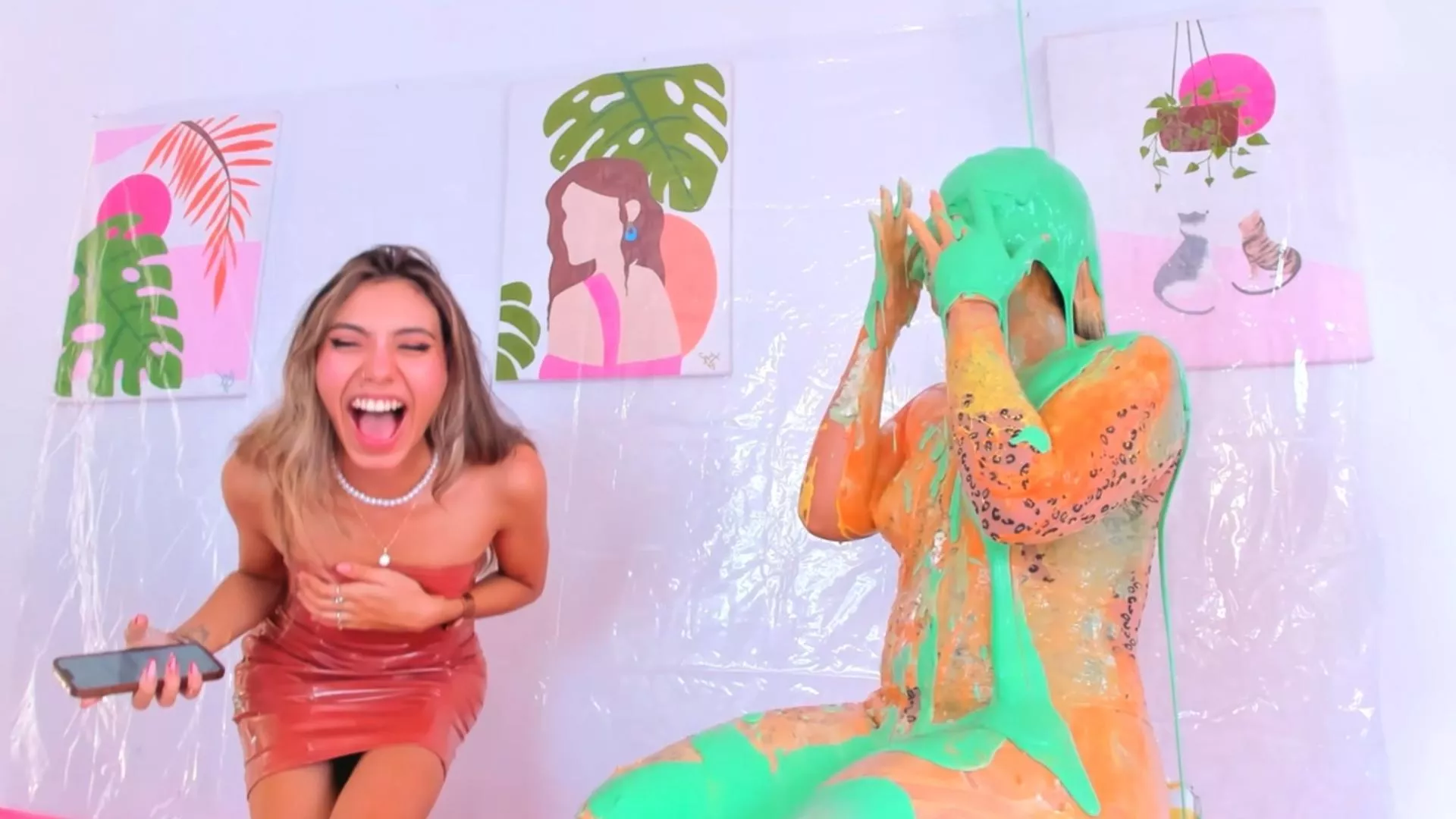 ZOE liked the mess and again came back, I made a little “game” so that it actually ended up very very messy