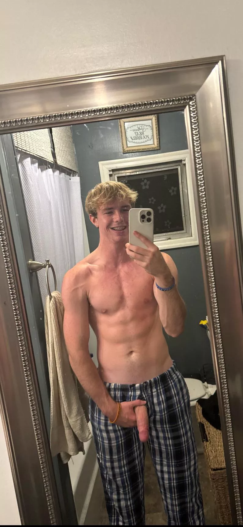 18 and still a virgin, anyone here want to be my first?