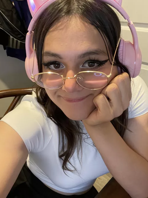 “boys shouldn’t wear makeup” 🤓☝️