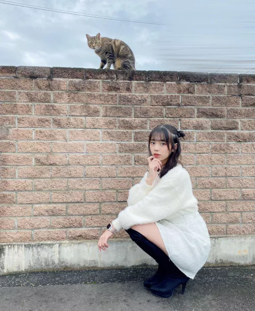 Cat Lady Hina Kikuchi