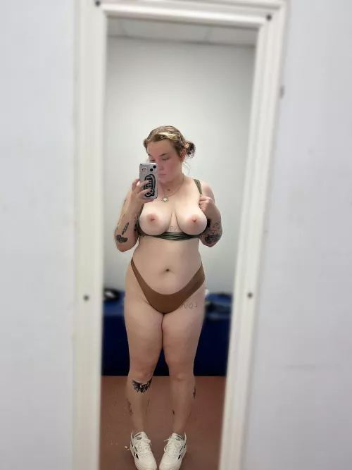 changing room boobies hehe