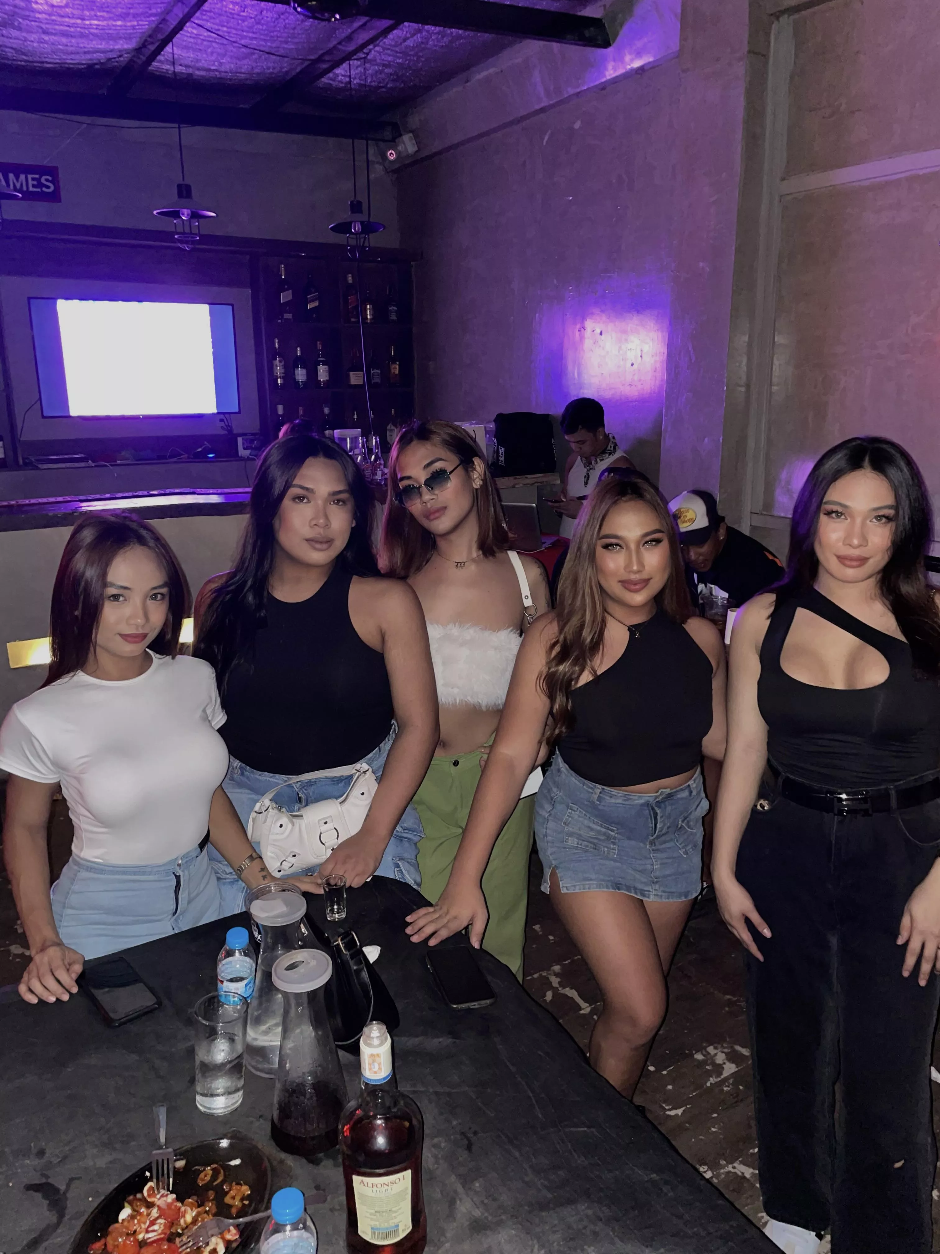 Choose your wifey 😈