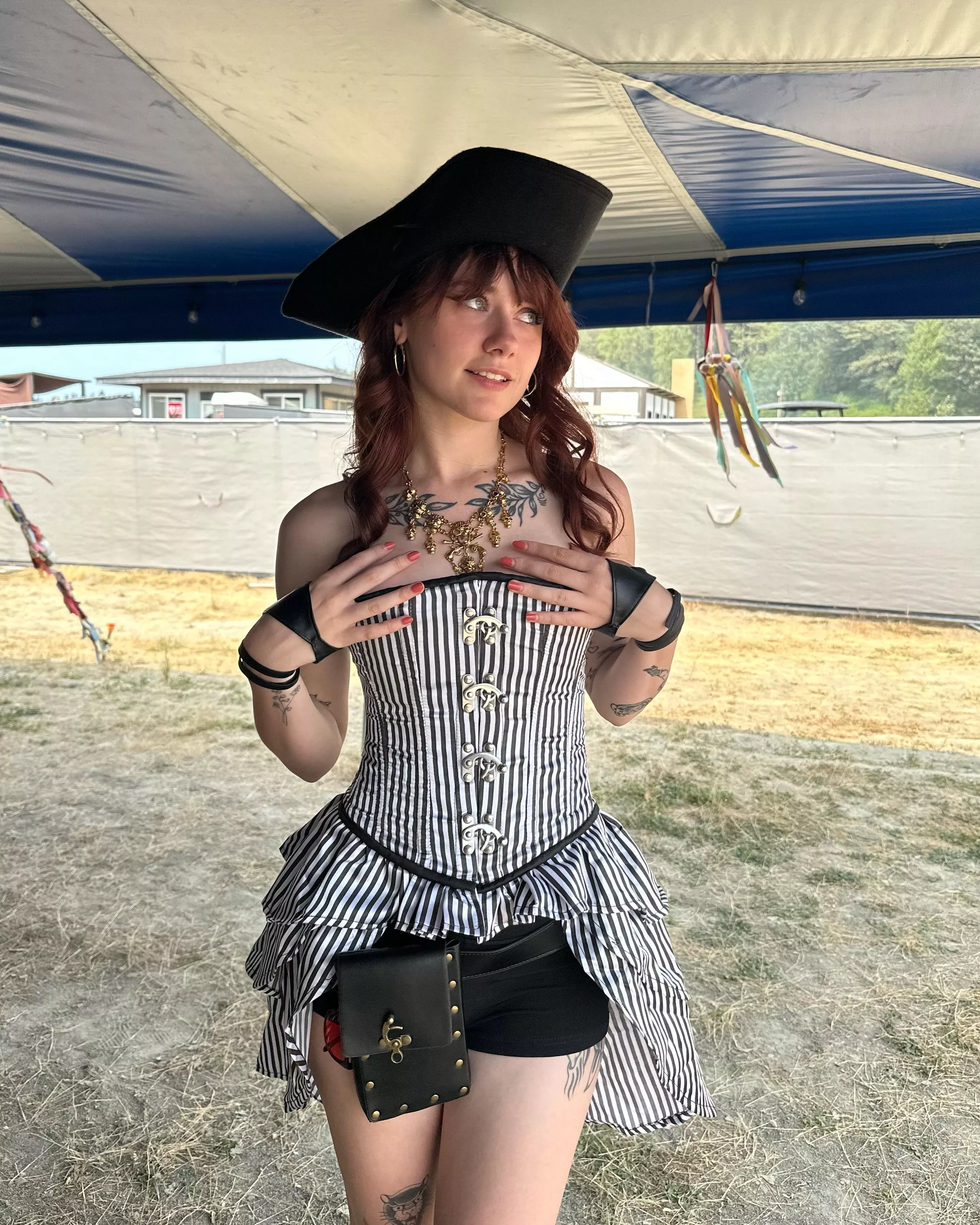 hot pirates have bangs 🖤🏴‍☠️