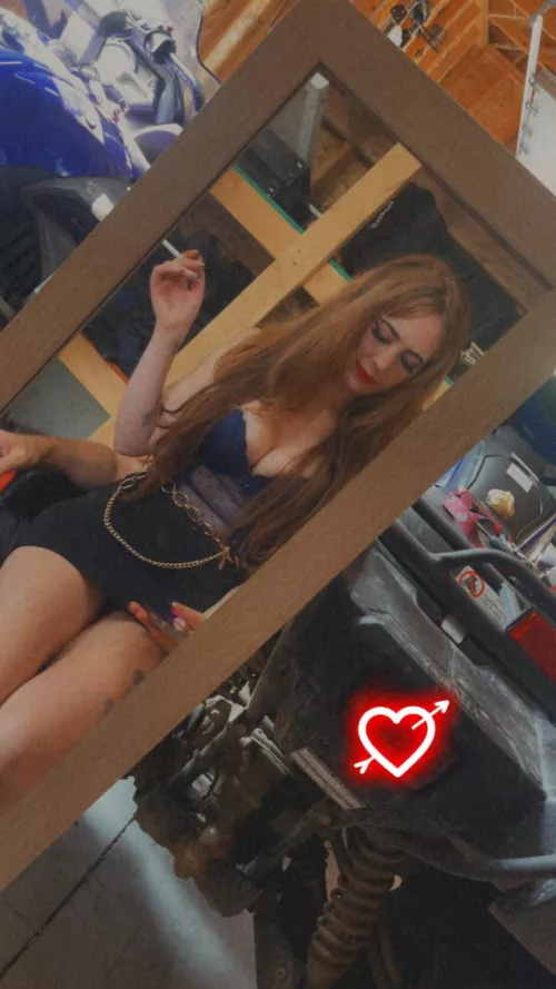 I think I’m a pretty sexy smoker 😜 I didn’t smoke before but once I found out my bf loves it I started for him. I hope you all enjoy me smoking aswell. Lemme know if you want any special requests 😈