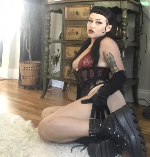 Little bangs , big boots 