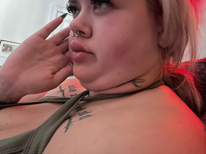 lol this top giving me a double chin