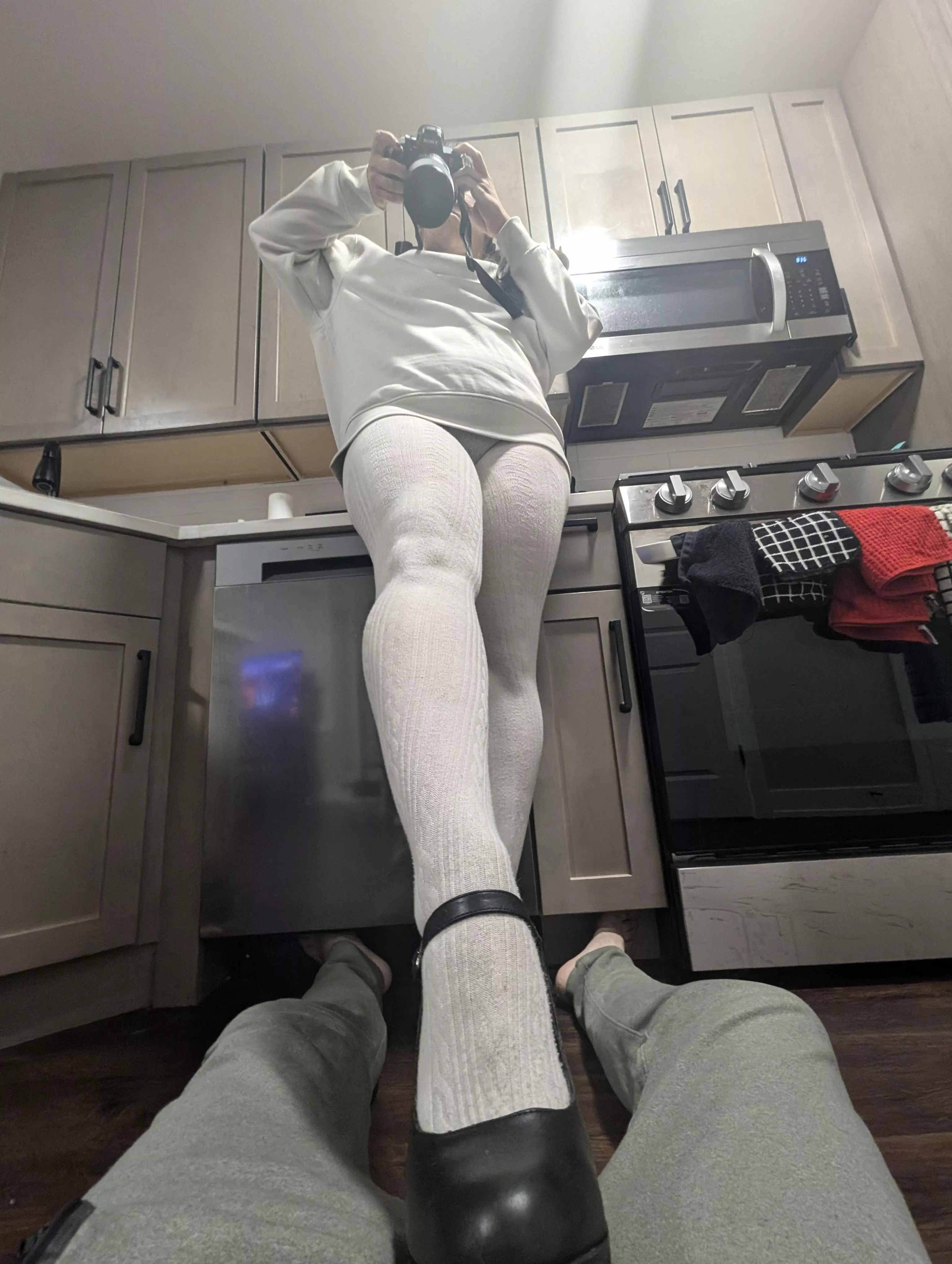 Look at me. I'm the photographer now. This angle makes my legs look so long 🤤