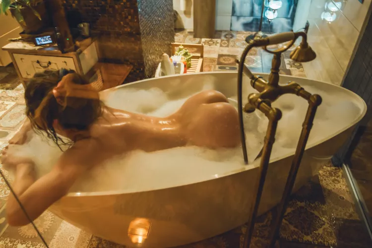 Scrubby dub dub, that's my cute little butt in a tub!