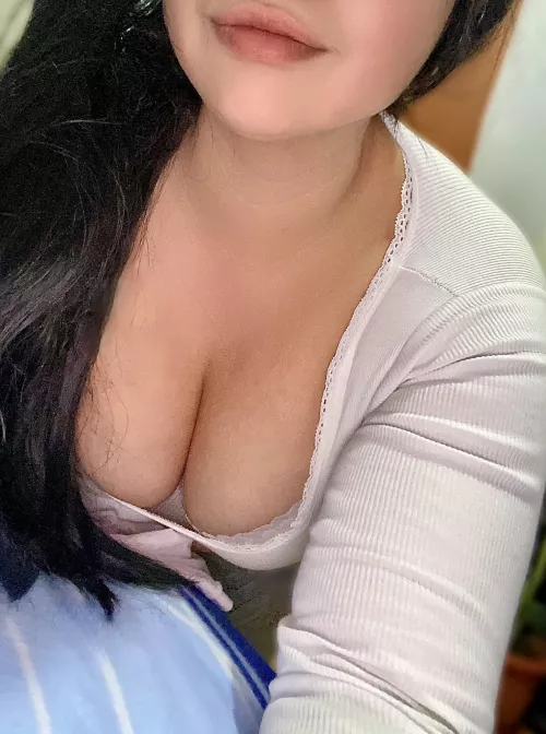 Searching a young man to suck on them