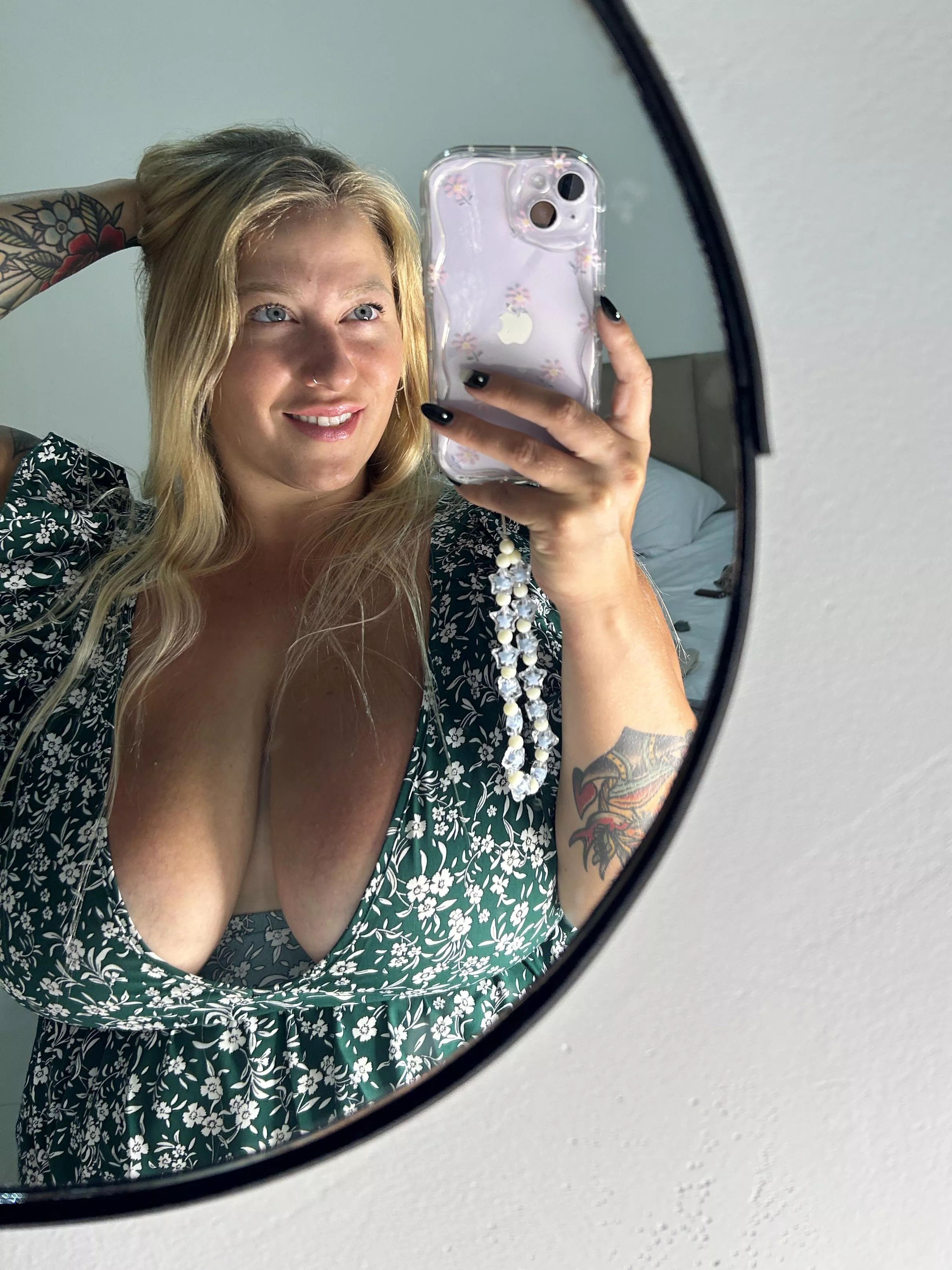 wearing dresses without underwear makes a lot things a lot easier☺️ do you know which things?