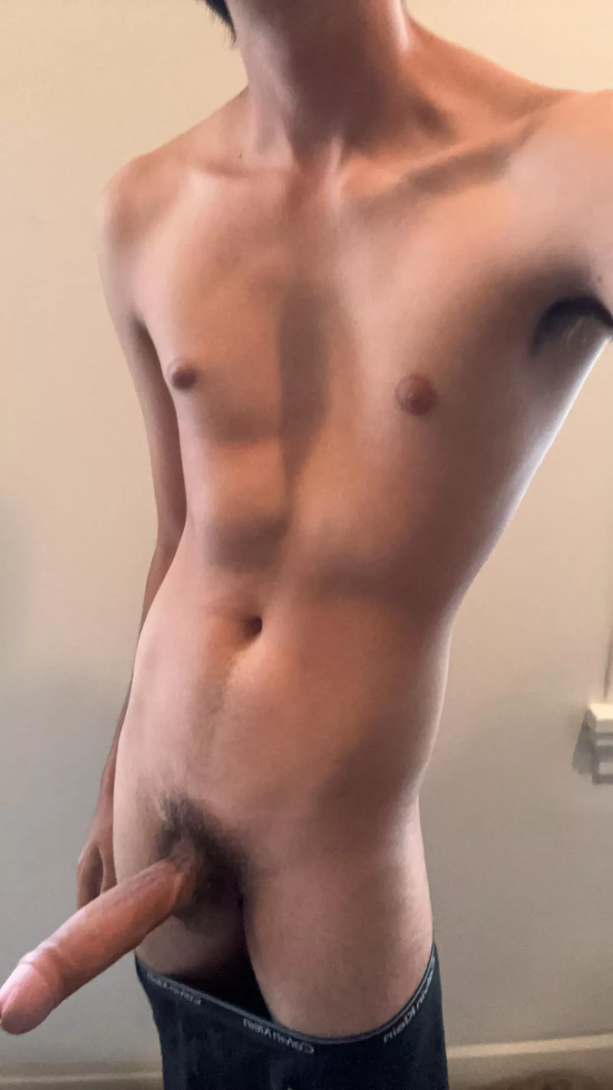 Who likes hung twinks? DM me