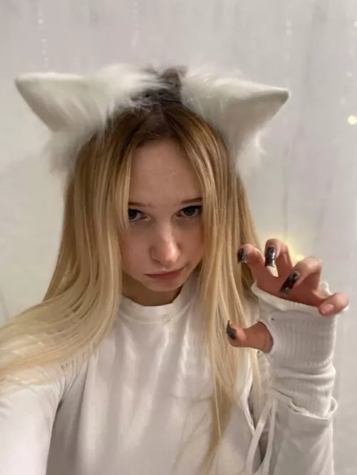 you'd like to spend the night with that cute cat, wouldn't you