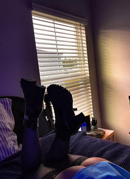 Can the boots stay on 