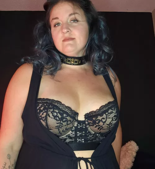 Collared and ready for some role play on my VIP page subscription is extremely low with daily posts 