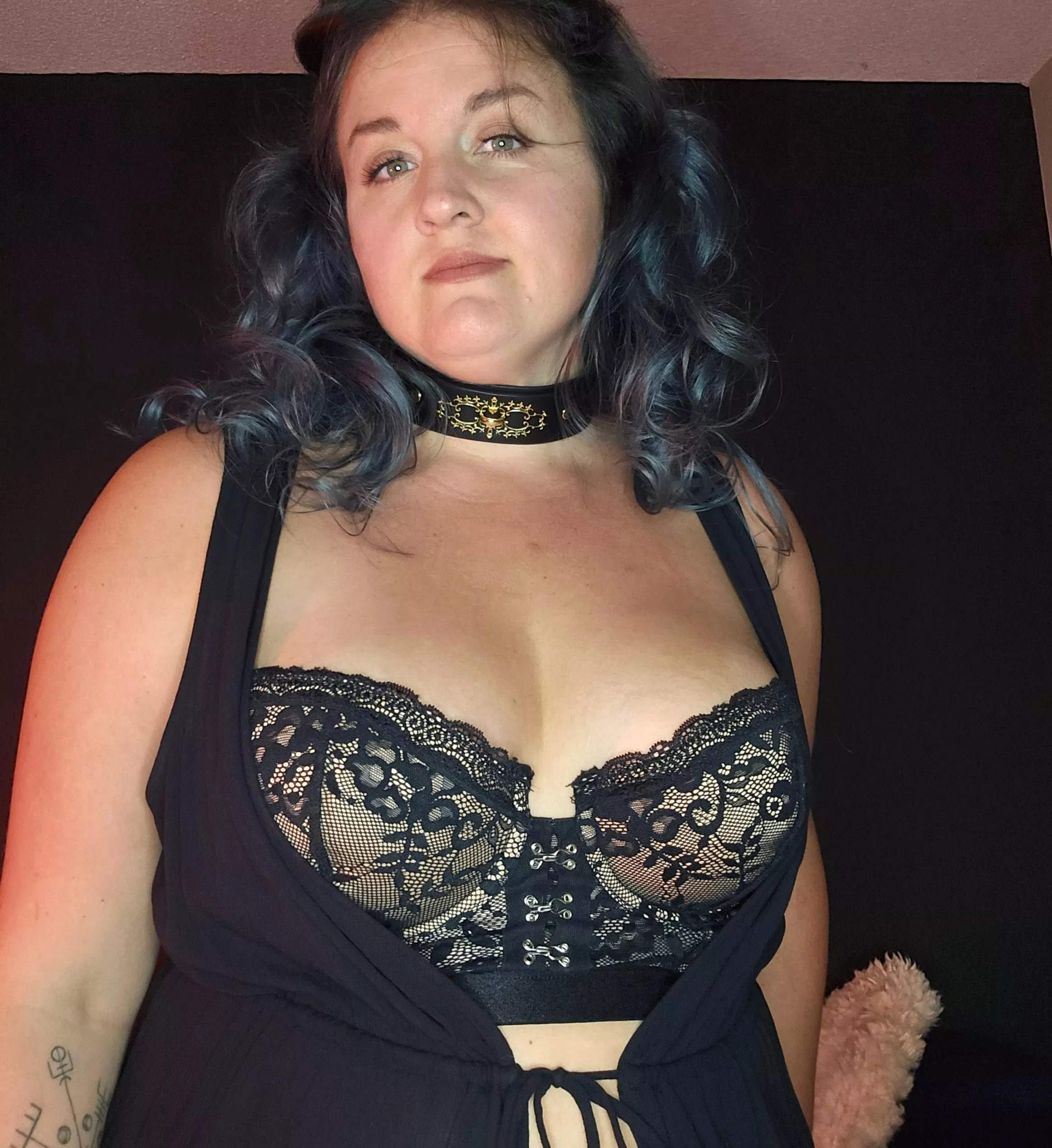 Collared and ready for some role play on my VIP page subscription is extremely low with daily posts 